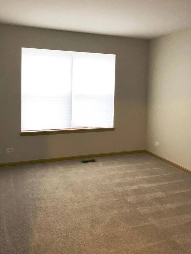 Building Photo - 2575 Hillsboro Blvd