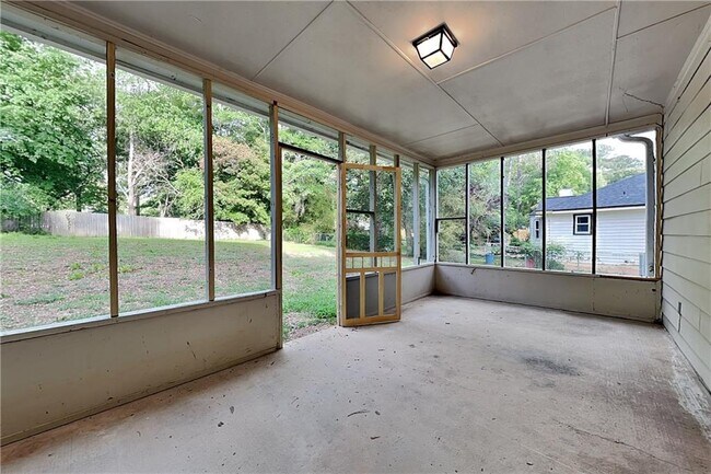 Building Photo - 2075 Pinella Dr