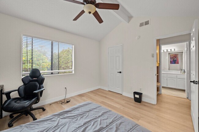 Building Photo - 5 bed/3.5 Bath House - Walk to SDSU!