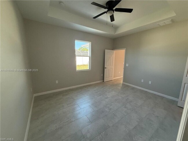 Building Photo - 832 Holmes Ave