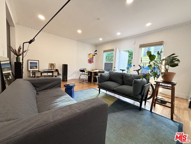 Building Photo - 246 Columbia Pl