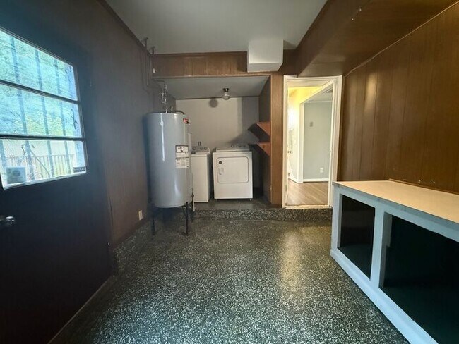 Building Photo - For Rent - Antioch 3 Bedroom house with Bo...