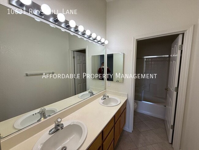 Building Photo - 10631 Roys Hill Ln