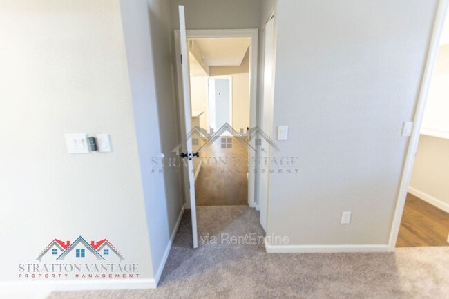 Building Photo - 10610 S 48th St