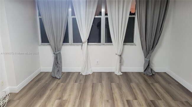 Building Photo - 3841 Environ Blvd