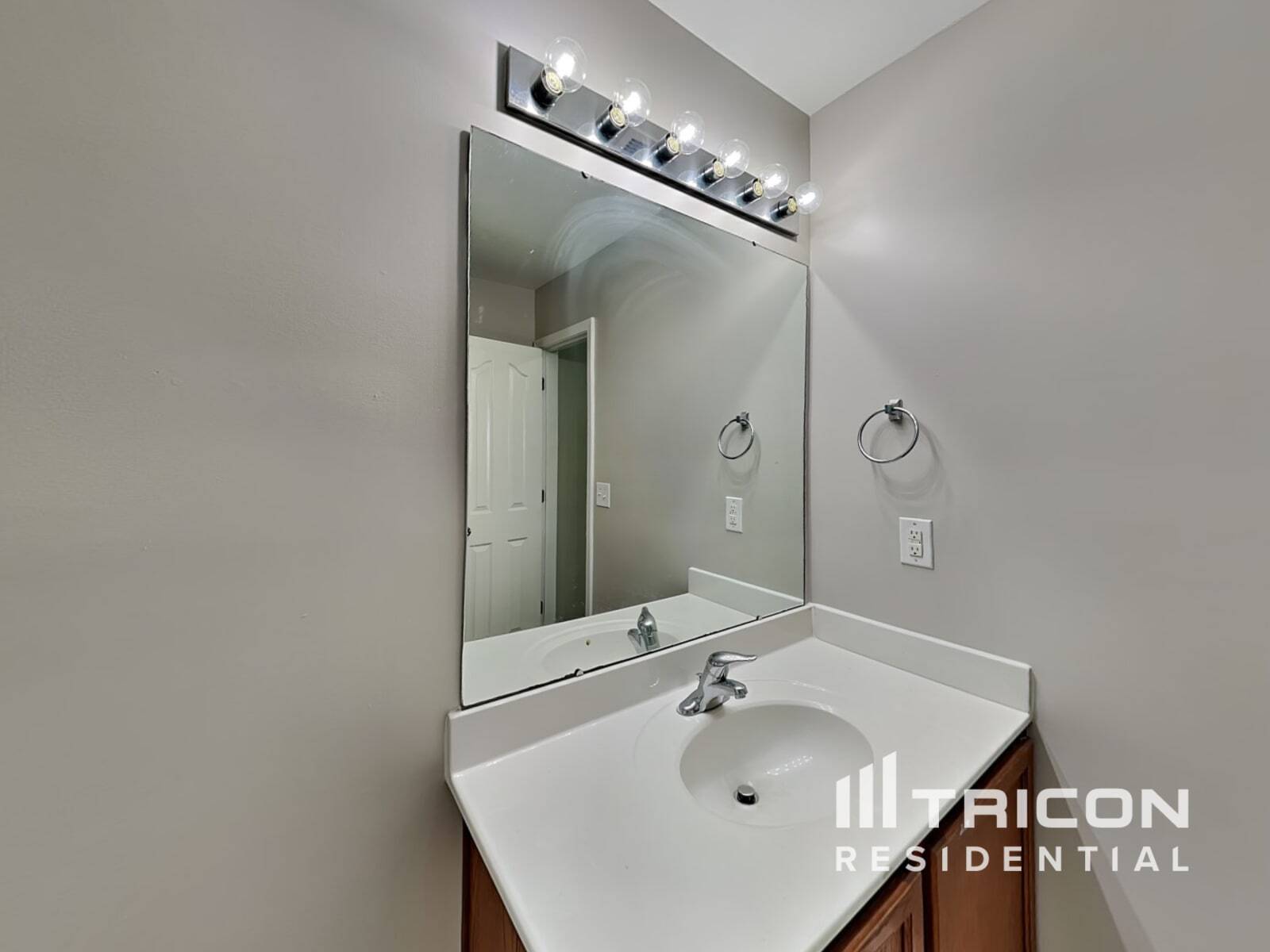 Building Photo - 4912 Magnasco Ln