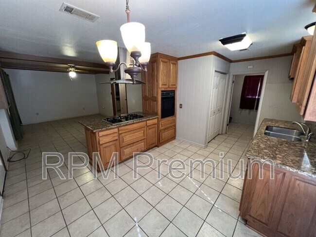 Building Photo - 8823 Cefalu Dr