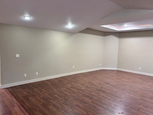 Building Photo - Burnt Bridge Creek 4 bedroom- Single Level