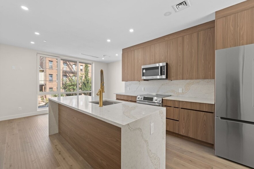 Building Photo - 312 Fenimore St