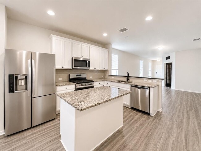 Building Photo - 220 Pepperbark Loop