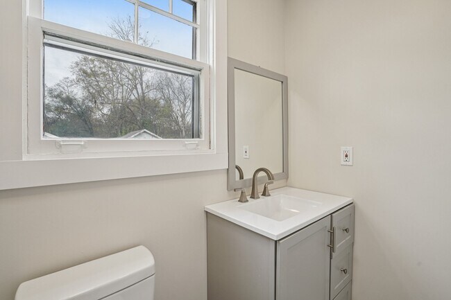 Building Photo - 2713 Brunswick Dr