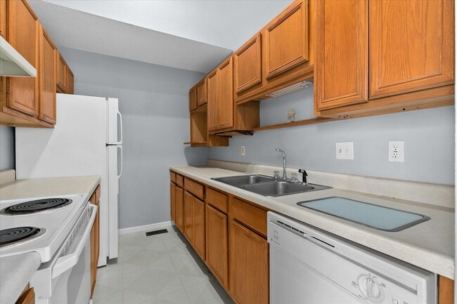 Building Photo - 2636 Villa Park Dr