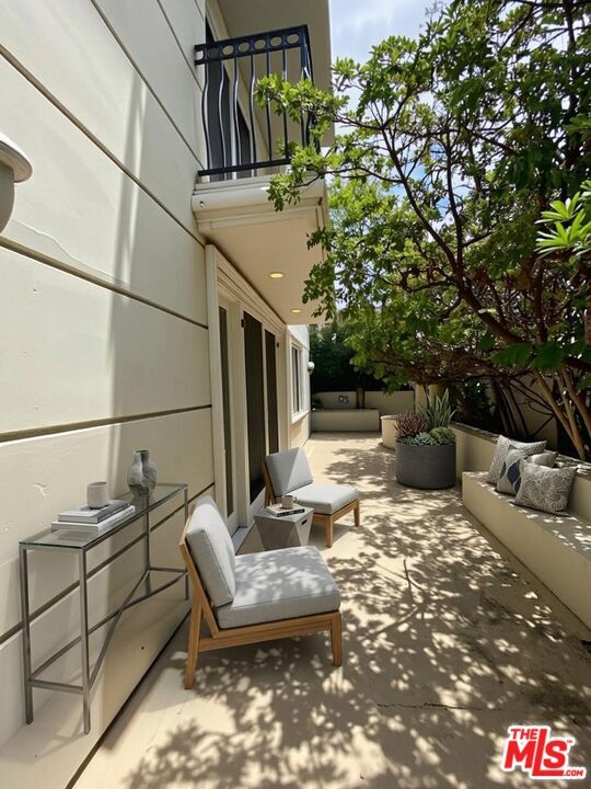 Building Photo - 129 S Elm Dr