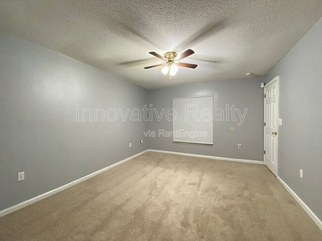 Building Photo - 564 Pinehurst Cove