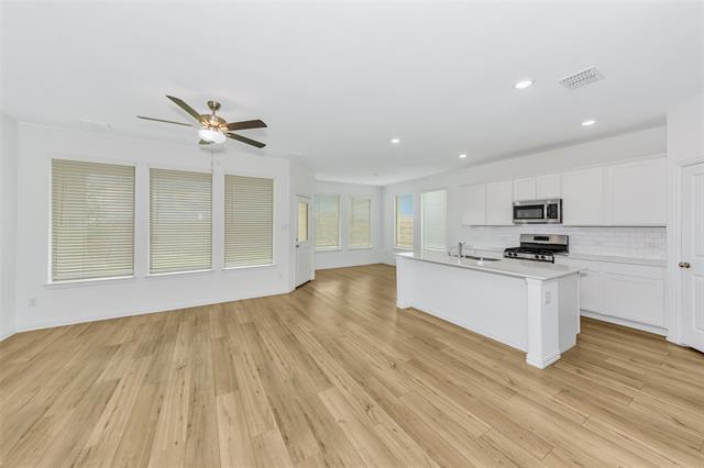 Building Photo - 2600 Starwater Dr
