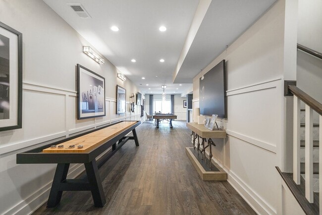 Building Photo - Luxury Fully Furnished 3 Bed 3.5 Bath Town...