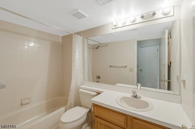 Building Photo - 62 Bentley Ct