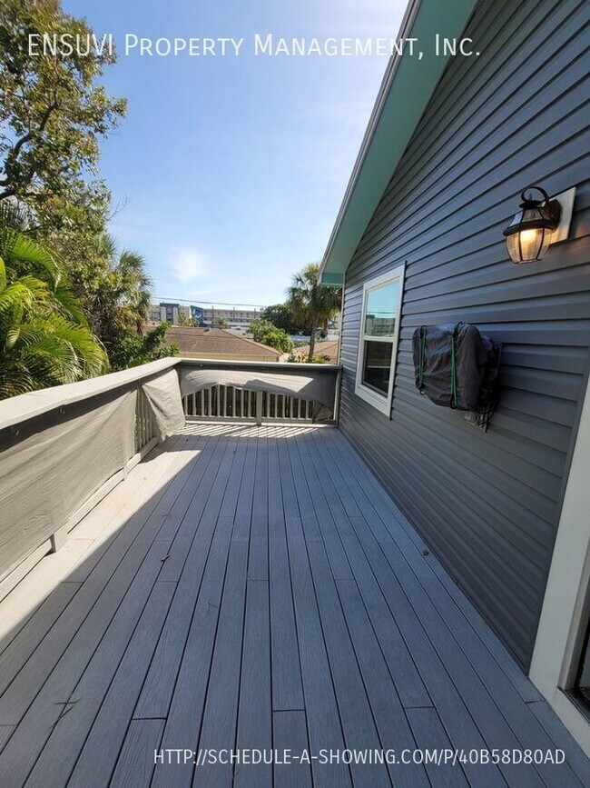 Building Photo - 14220 N Bayshore Dr