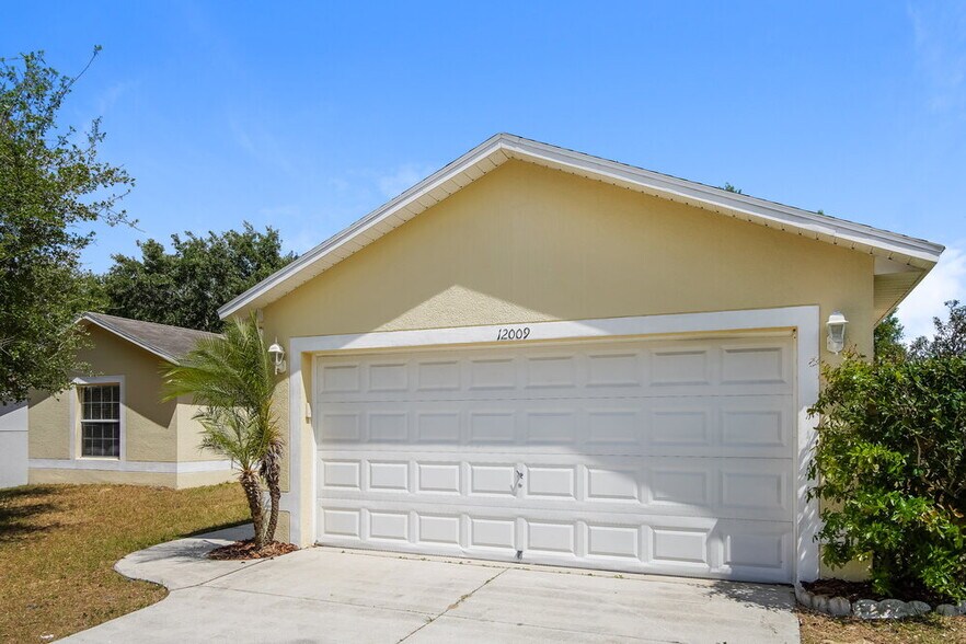 Building Photo - 12009 Woodglen Cir
