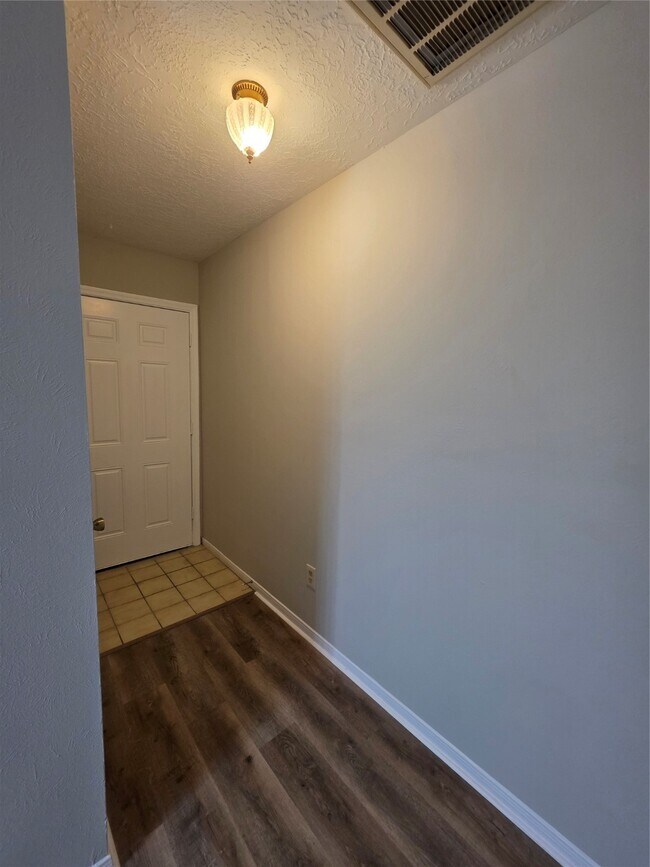 Building Photo - 1969 Country Village Blvd