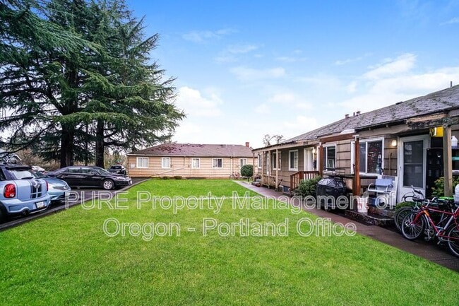 Building Photo - 7008 N Amherst St