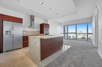 Building Photo - 6th Floor 2-Bedroom Condo with Stunning La...