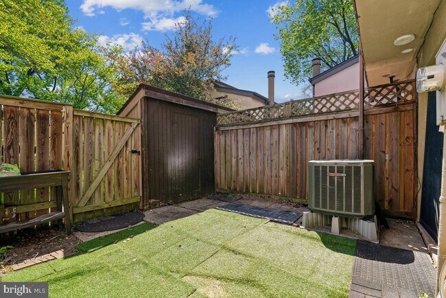 Building Photo - 11273 Skilift Ct
