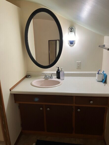 Bath Vanity - N8129 Franklin Rd