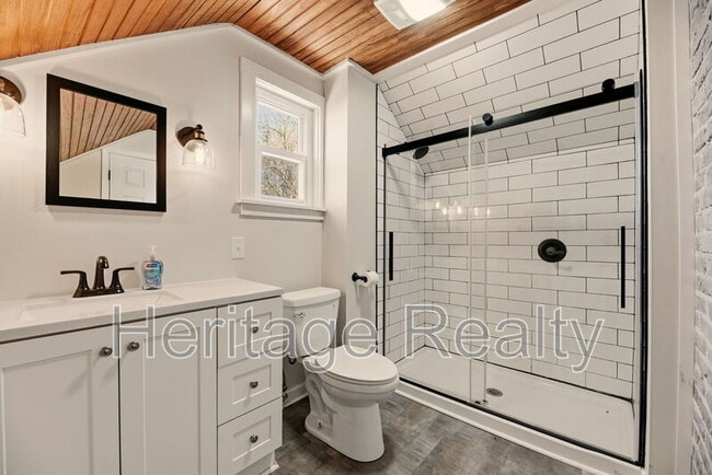 Building Photo - 3820 Sutherland Ave