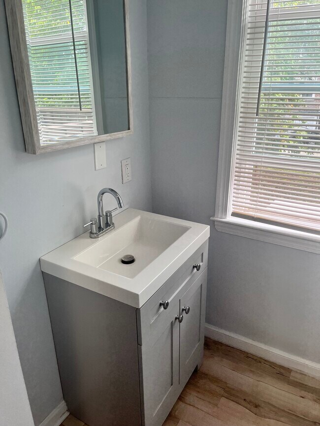 Building Photo - 7604 Wyndale Ave