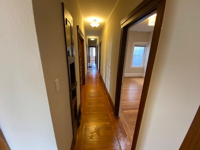 Building Photo - Epic REA - Spacious Light-filled Corner House 4BD/ 2BA