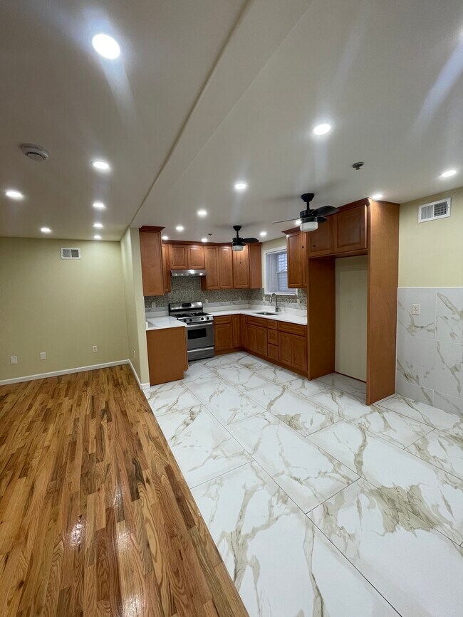 1st Floor Kitchen - 93 Osborne Ter