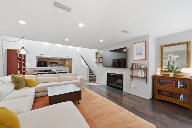 Building Photo - 2310 Steel St