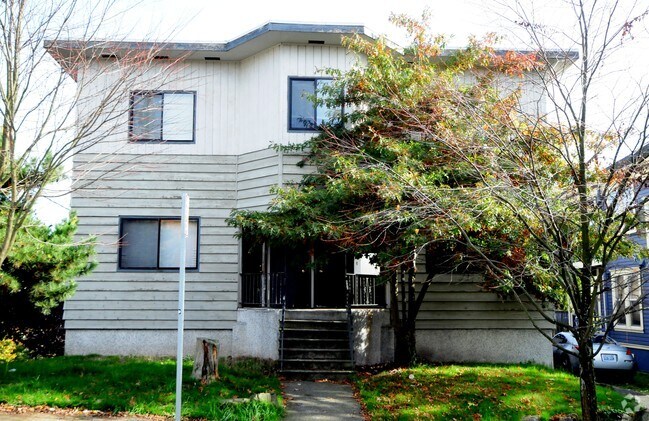 Building Photo - 220 10th Ave