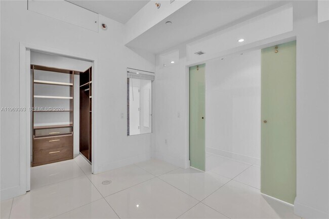 Building Photo - 1100 Biscayne Blvd