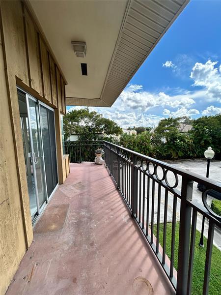 Building Photo - 4850 SW 63rd Terrace
