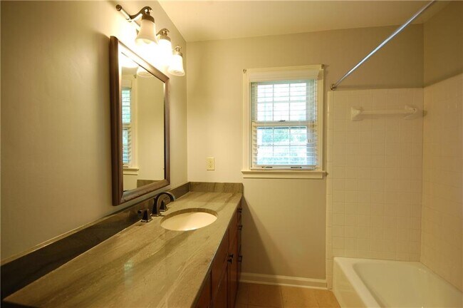 Building Photo - 2155 Heritage Heights