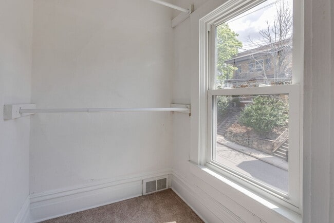 Building Photo - Available JULY 2026 - Renovated 3 Bedroom Home w/ Parking in Mt. Washington!