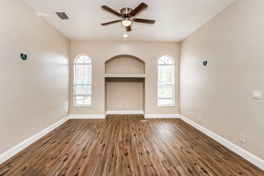 Building Photo - 7452 Battalla Rd