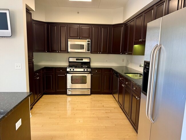 Building Photo - 455 W Wood St