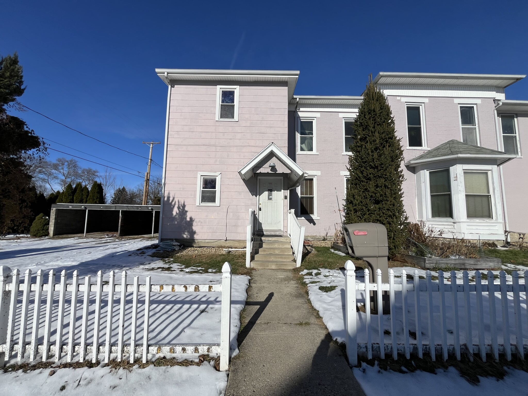 Building Photo - 110 W 13th St