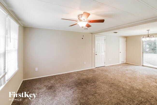 Building Photo - 1052 Adrian Cir SW