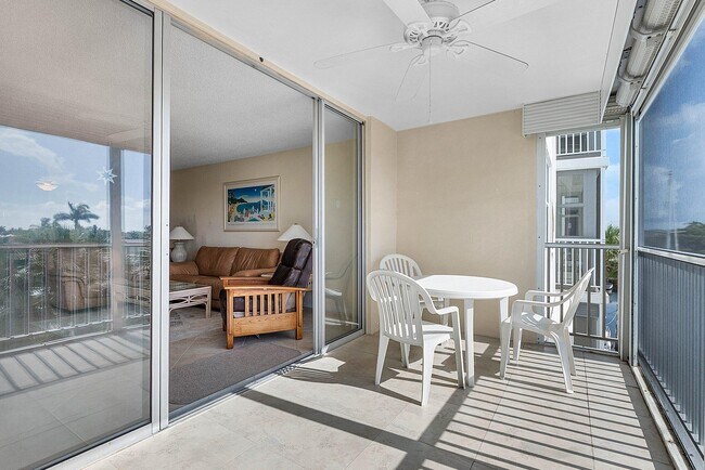 Building Photo - 931 Gardenia Dr