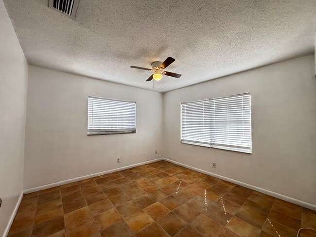 Building Photo - 3919 Wilshire St