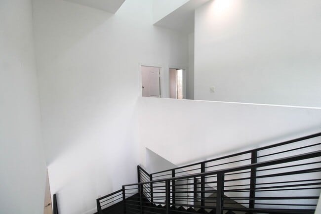 Building Photo - 1223 Hays St