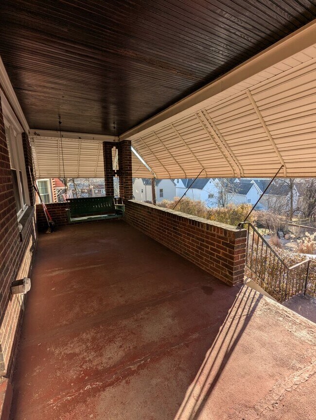 Building Photo - 3 Bedroom 1.5 Bathroom House (Greenfield)