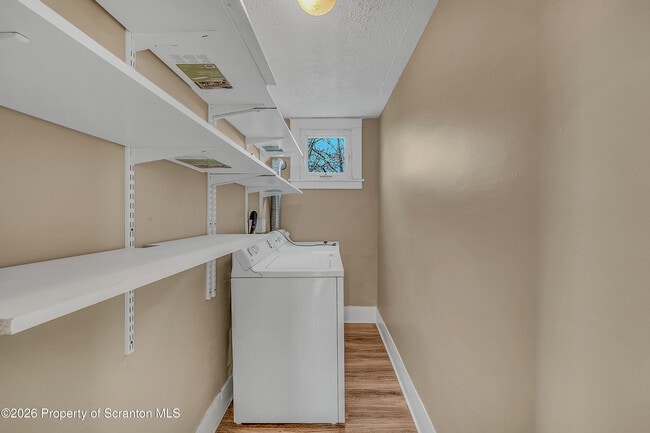 Building Photo - 107 2nd St