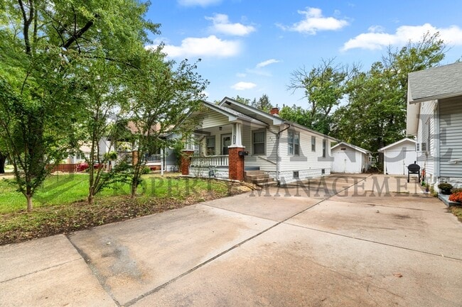 Building Photo - 621 S Green St