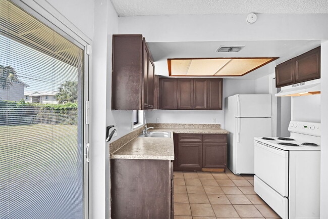 Building Photo - Move-In Ready 3-Bedroom Home with Spacious...