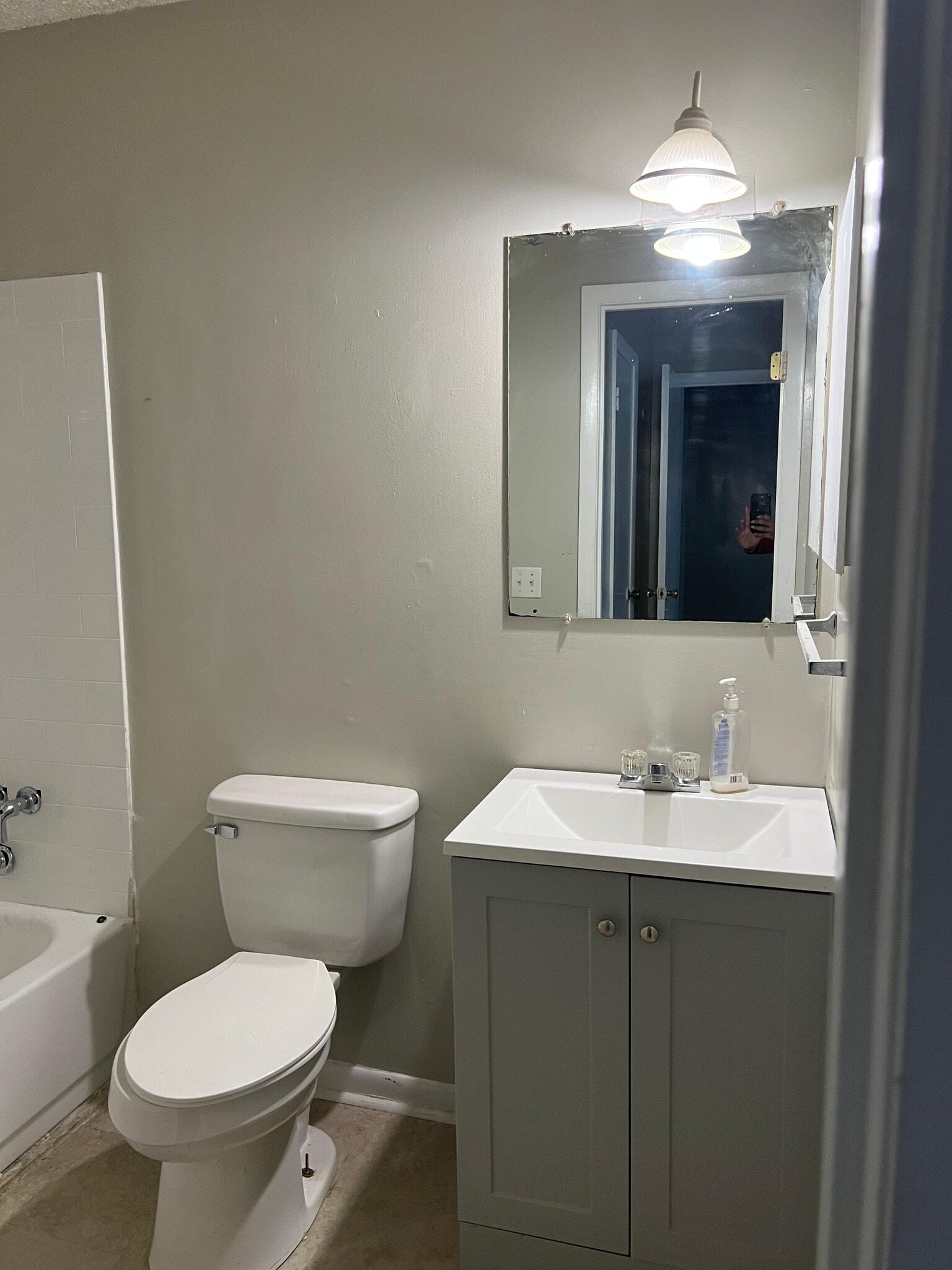 Building Photo - 537 Hickory Hill Dr